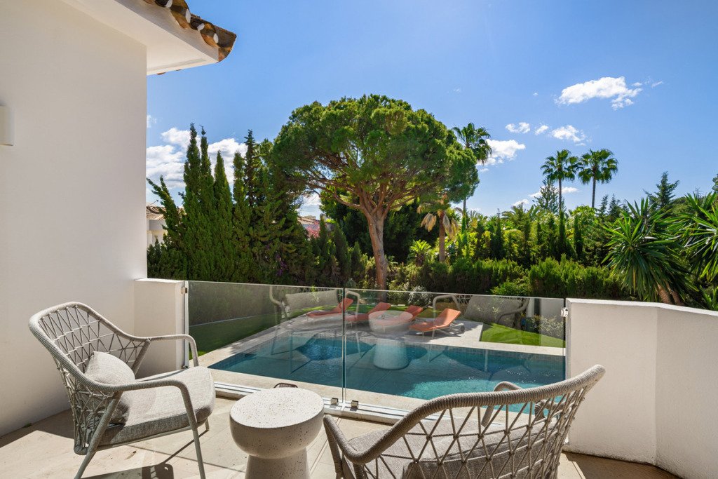 Detached Villa — Nueva Andalucía