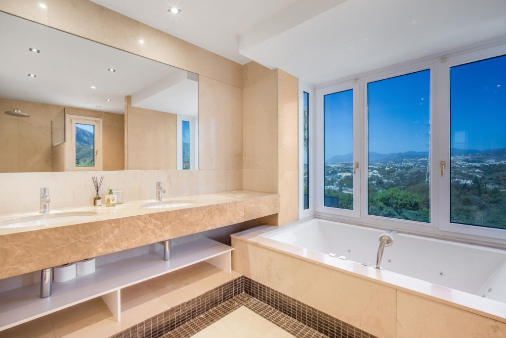 Villa – Chalet — The Golden Mile
