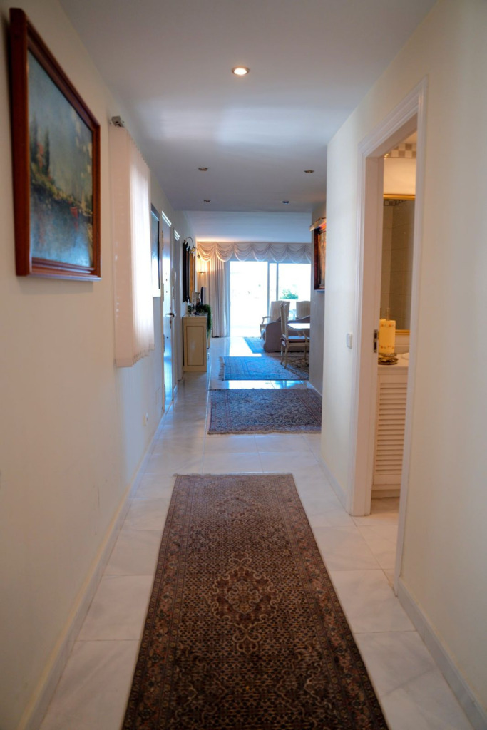 Middle Floor Apartment — Puerto Banús