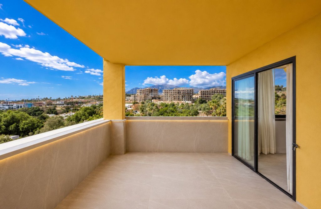 Апартамент средний этаж — Estepona