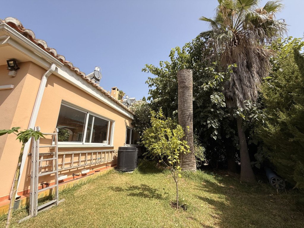 Villa – Chalet — Elviria