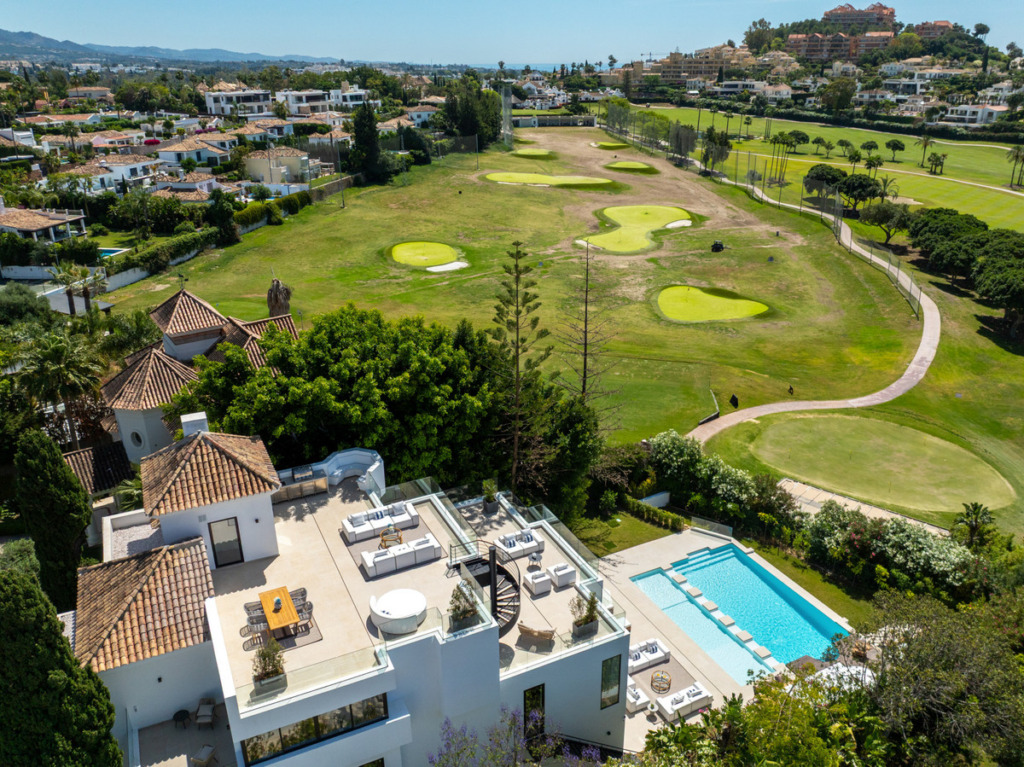 Villa – Chalet — Nueva Andalucía