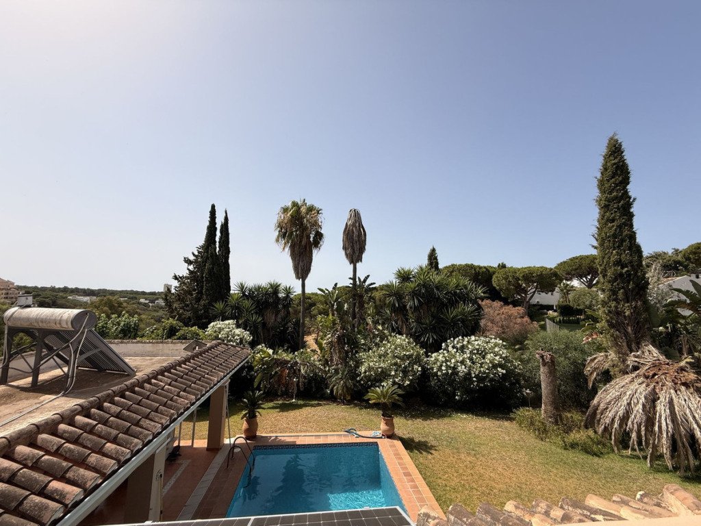 Villa – Chalet — Elviria