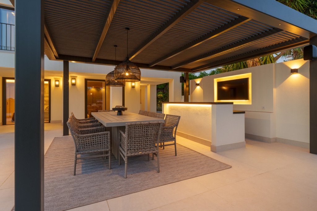 Detached Villa — The Golden Mile
