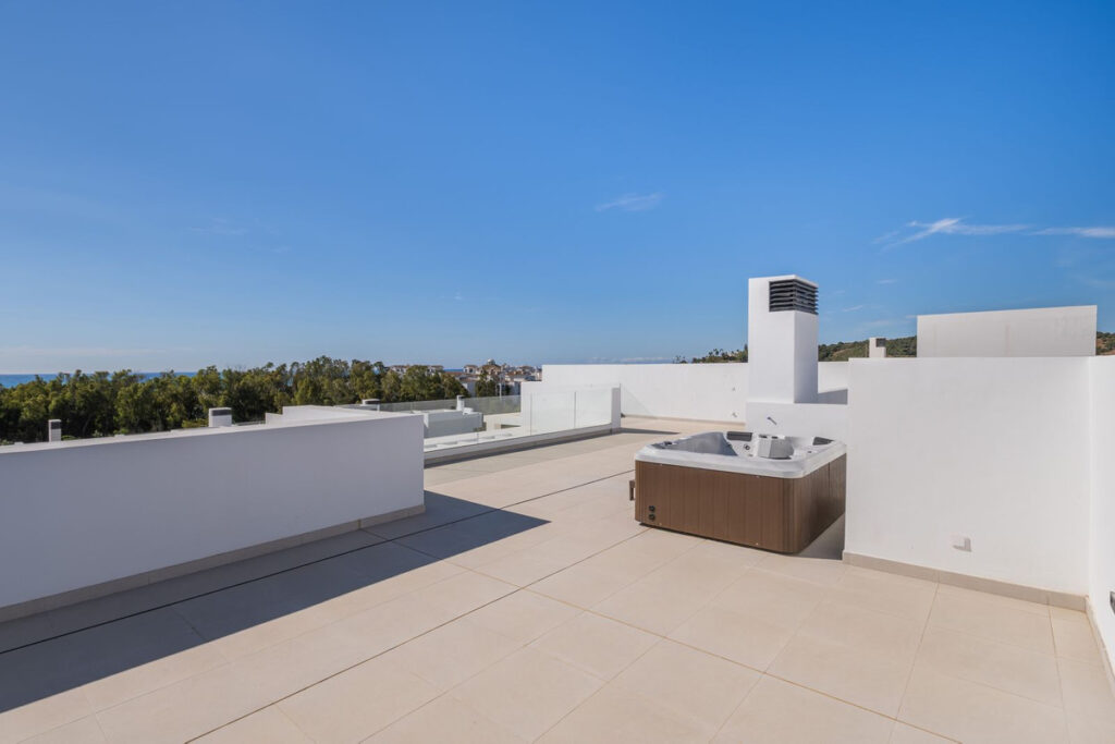 Top Floor Apartment — Estepona