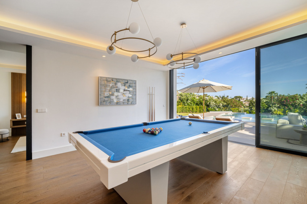 Villa – Chalet — Nueva Andalucía