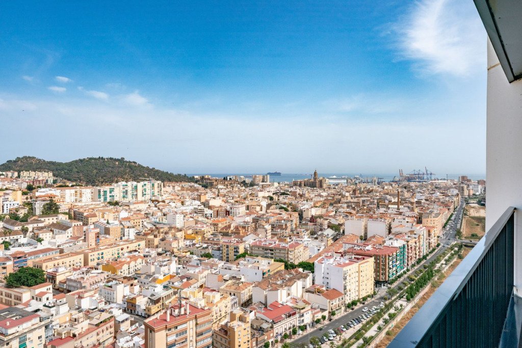 Апартамент средний этаж — Málaga