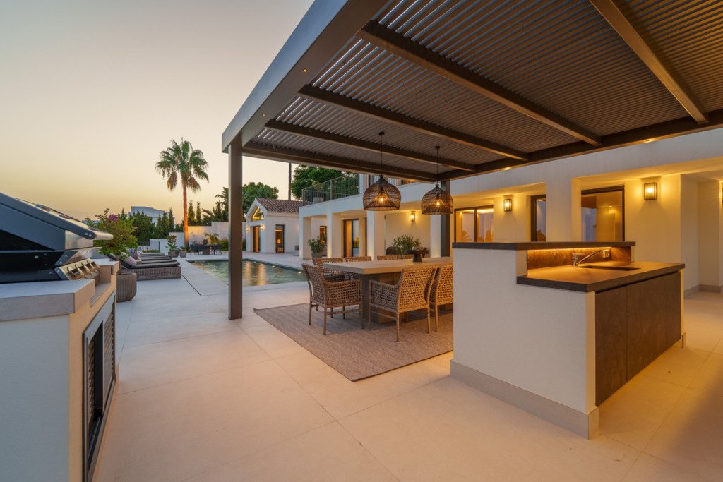 Detached Villa — The Golden Mile