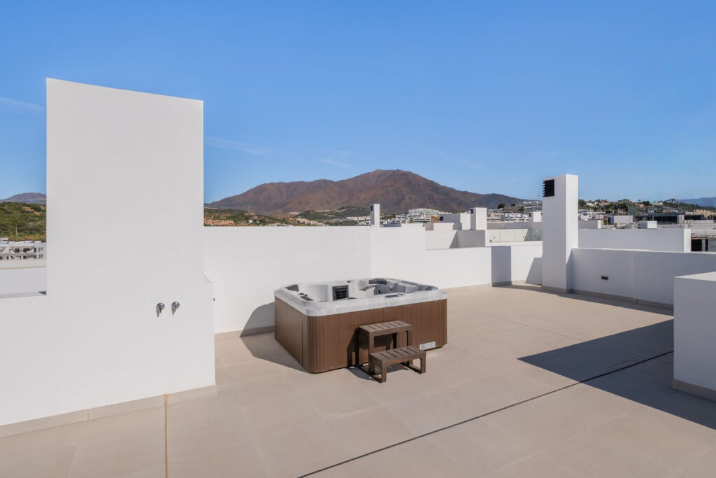 Top Floor Apartment — Estepona