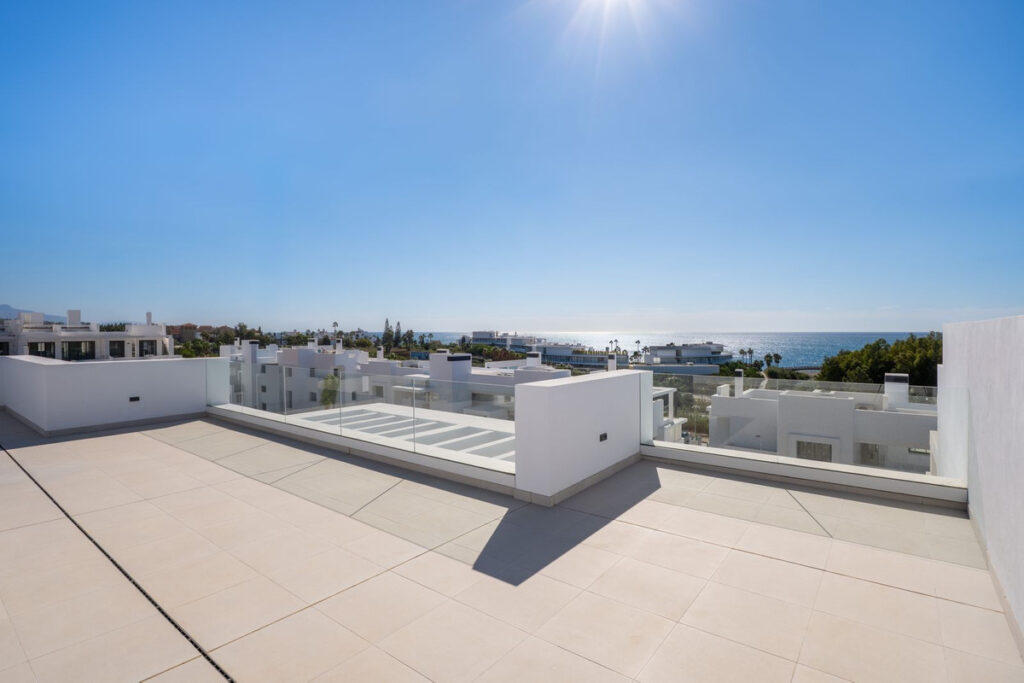 Top Floor Apartment — Estepona
