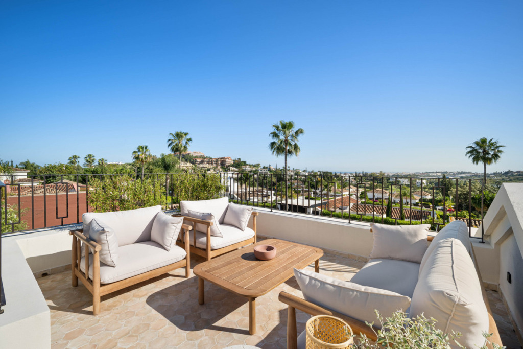 Villa – Chalet — Nueva Andalucía