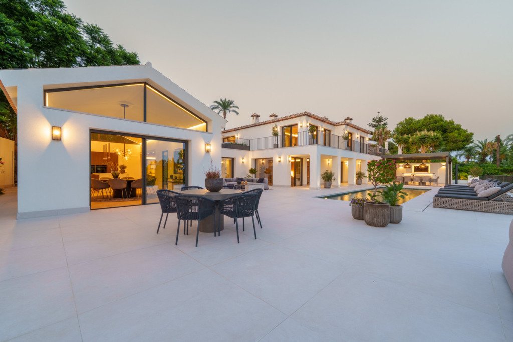Detached Villa — The Golden Mile