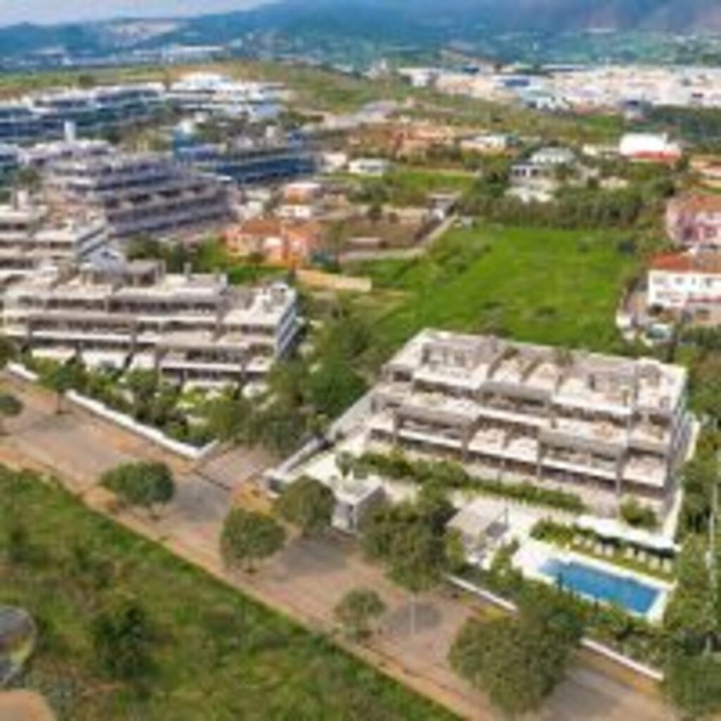 Апартамент средний этаж — Estepona