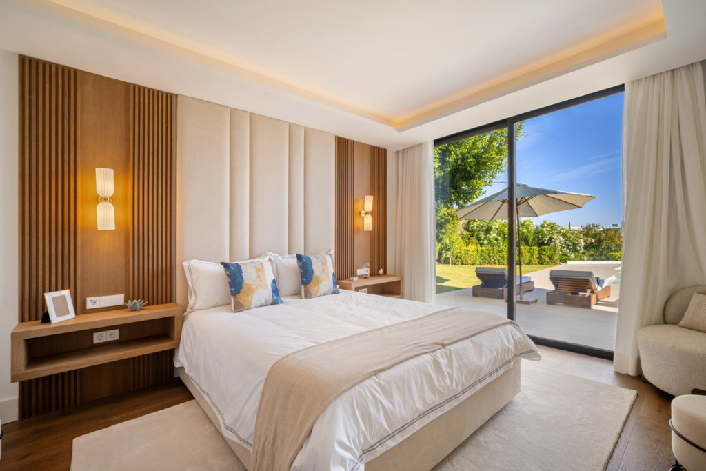 Villa – Chalet — Nueva Andalucía