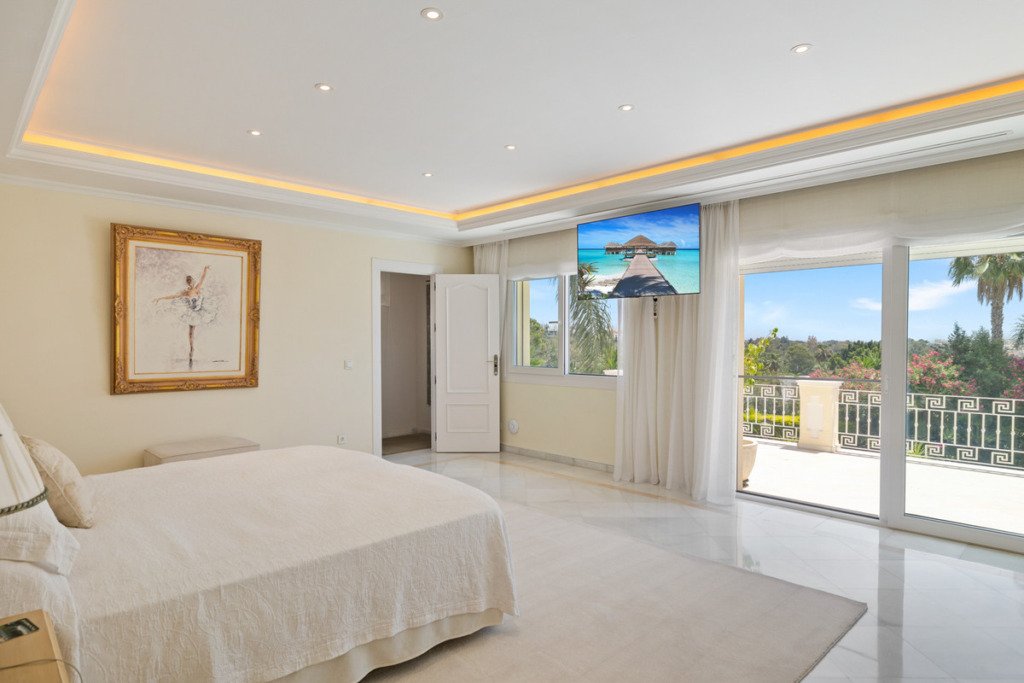 Detached Villa — Nueva Andalucía