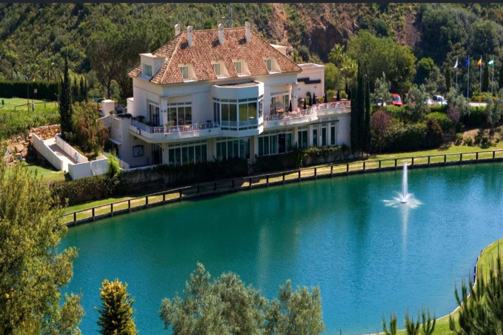 Villa – Chalet — Elviria