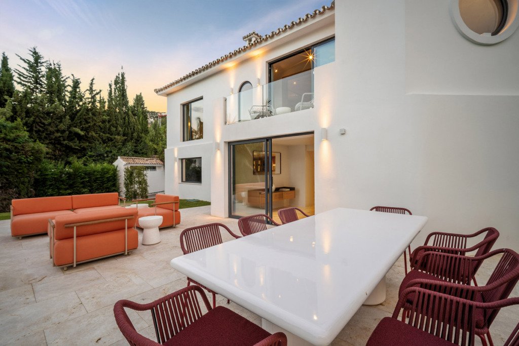 Detached Villa — Nueva Andalucía