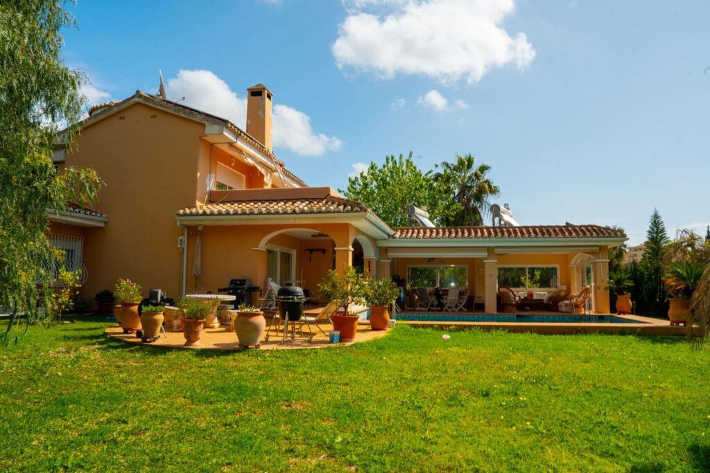 Villa – Chalet — Elviria