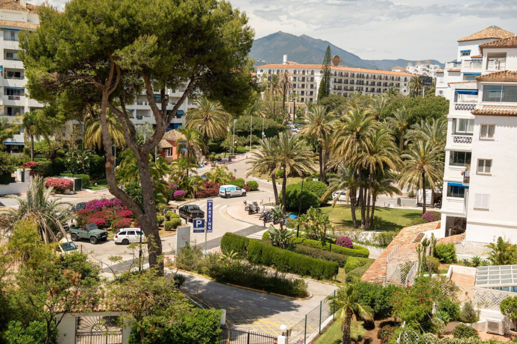 Middle Floor Apartment — Puerto Banús