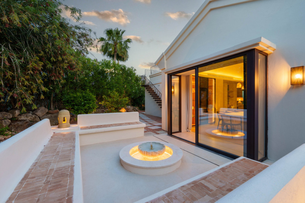 Villa – Chalet — Nueva Andalucía