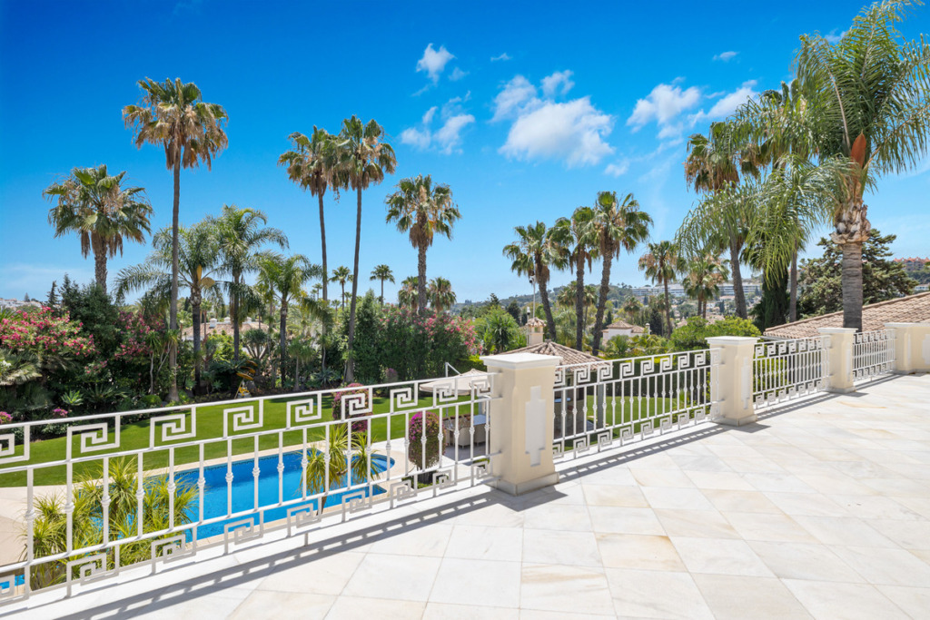 Villa – Chalet — Nueva Andalucía