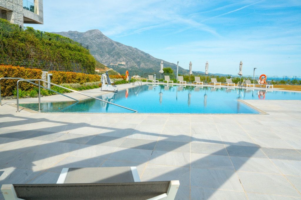 Middle Floor Apartment — Benahavís