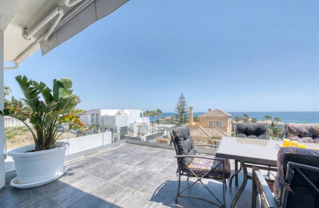 Villa – Chalet — Estepona