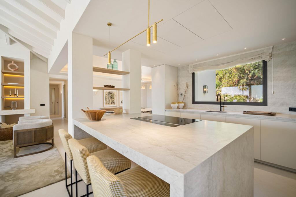 Villa – Chalet — Nueva Andalucía