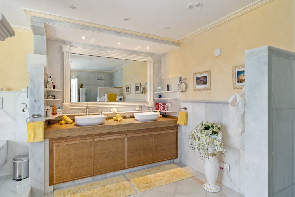 Detached Villa — Nueva Andalucía