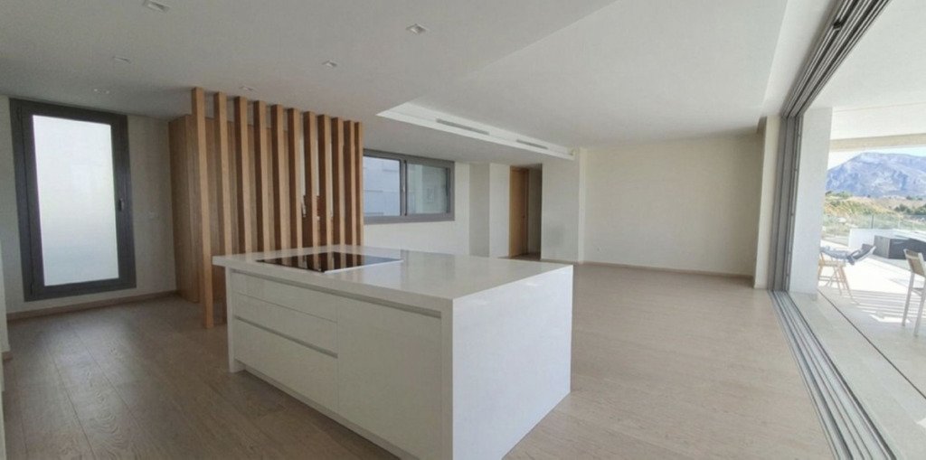 Middle Floor Apartment — Benahavís
