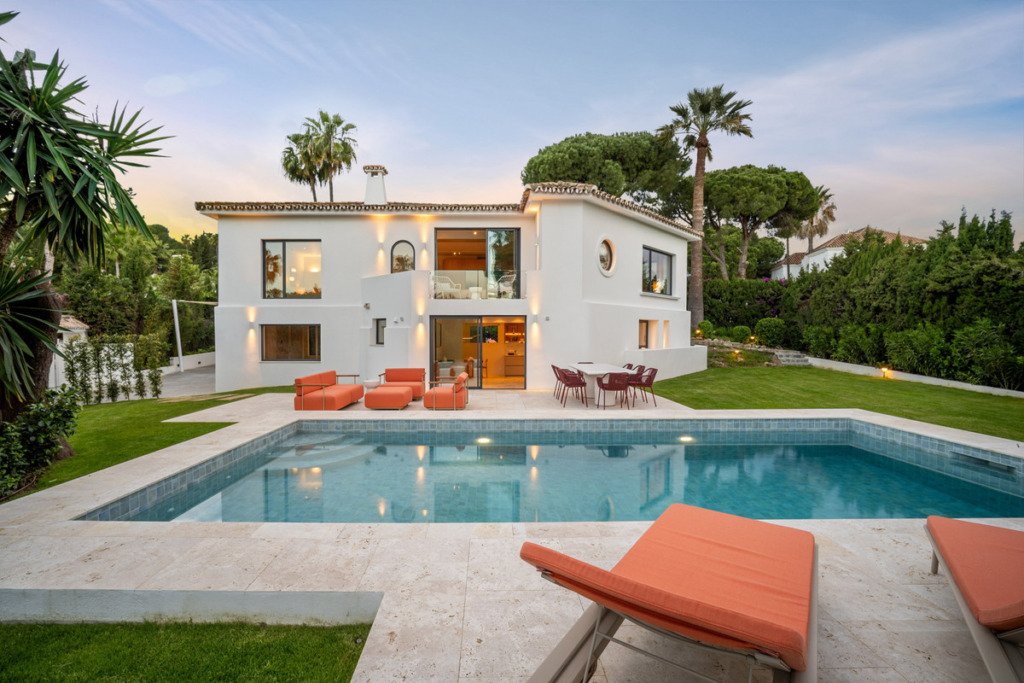 Detached Villa — Nueva Andalucía