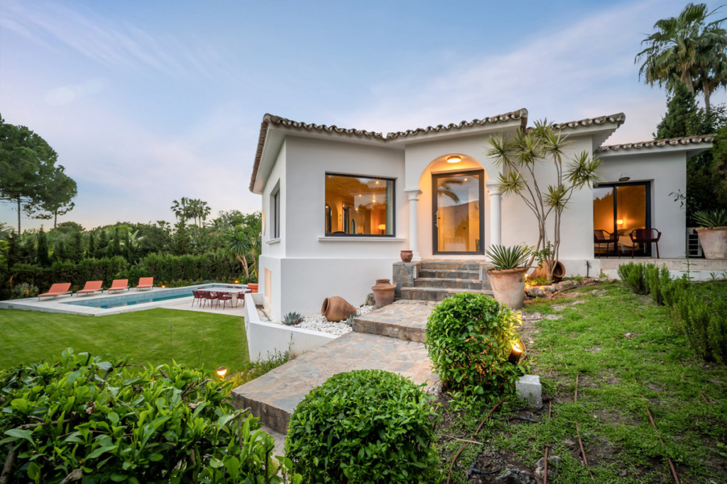 Detached Villa — Nueva Andalucía