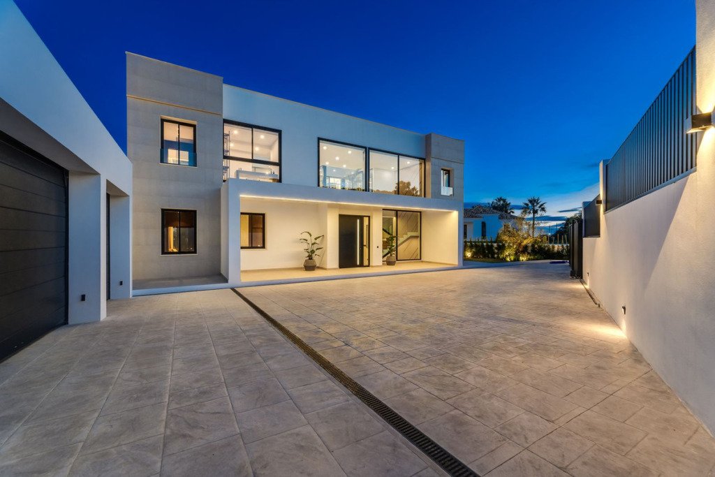Detached Villa — El Madroñal