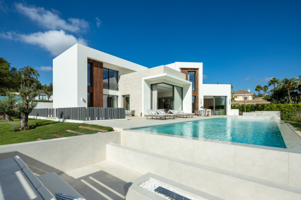 Villa – Chalet — Nueva Andalucía