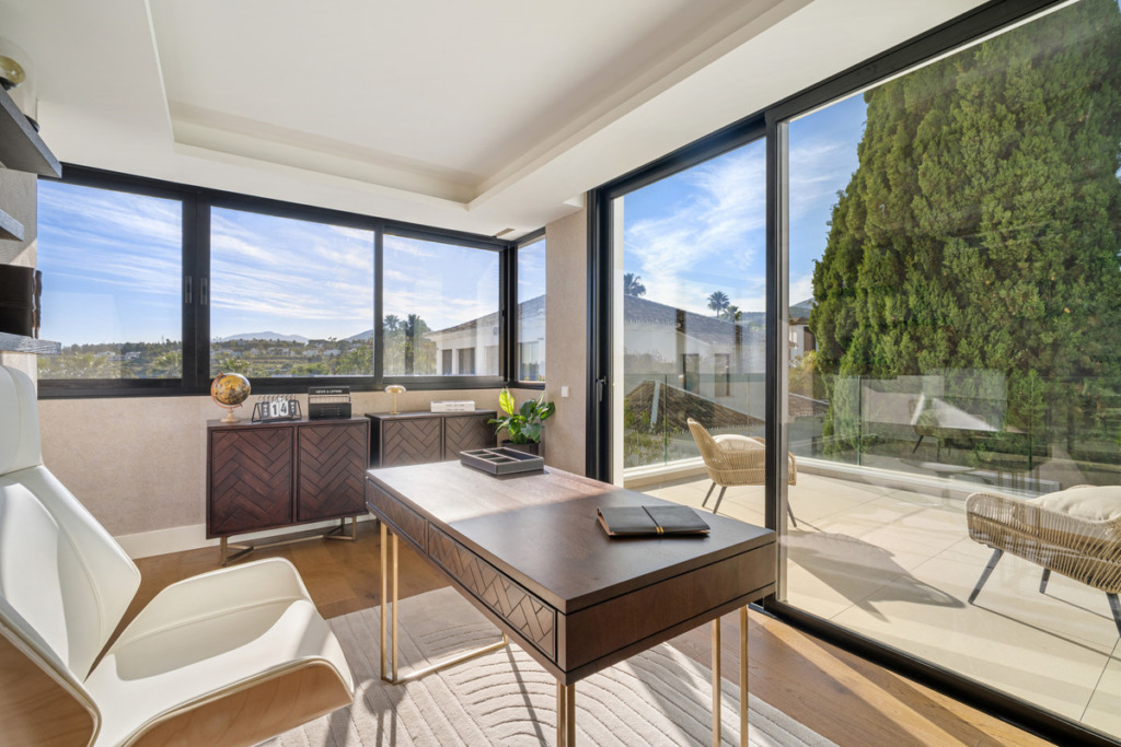 Villa – Chalet — Nueva Andalucía