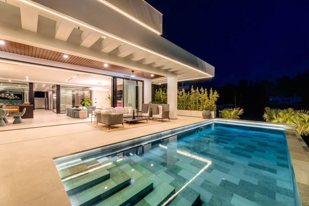 Detached Villa — El Madroñal