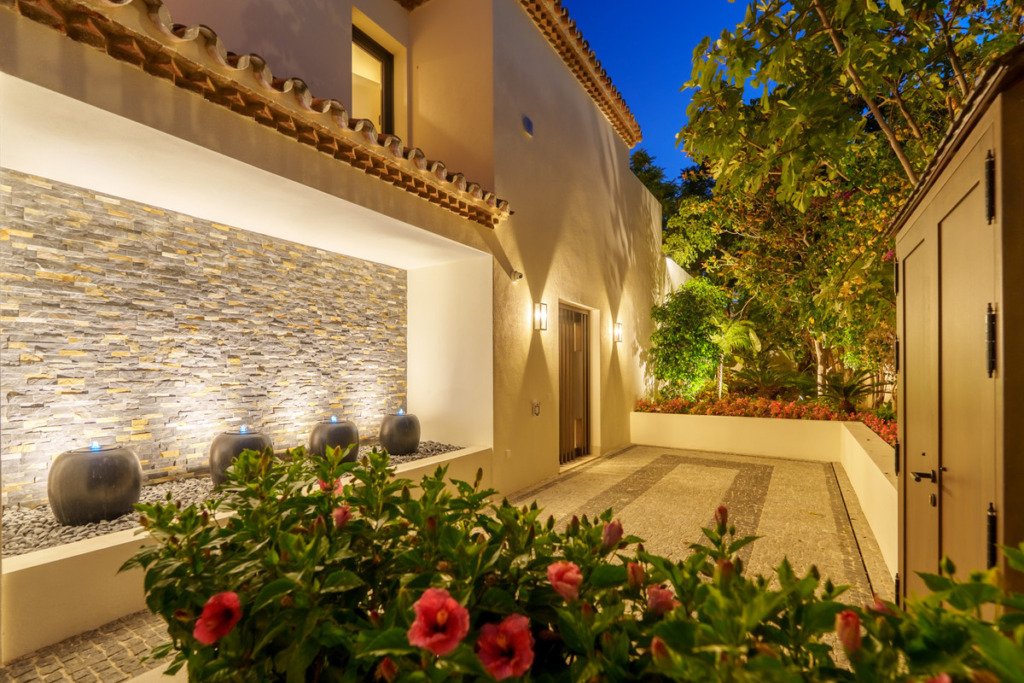 Detached Villa — The Golden Mile