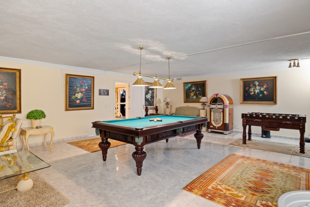 Villa – Chalet — Nueva Andalucía