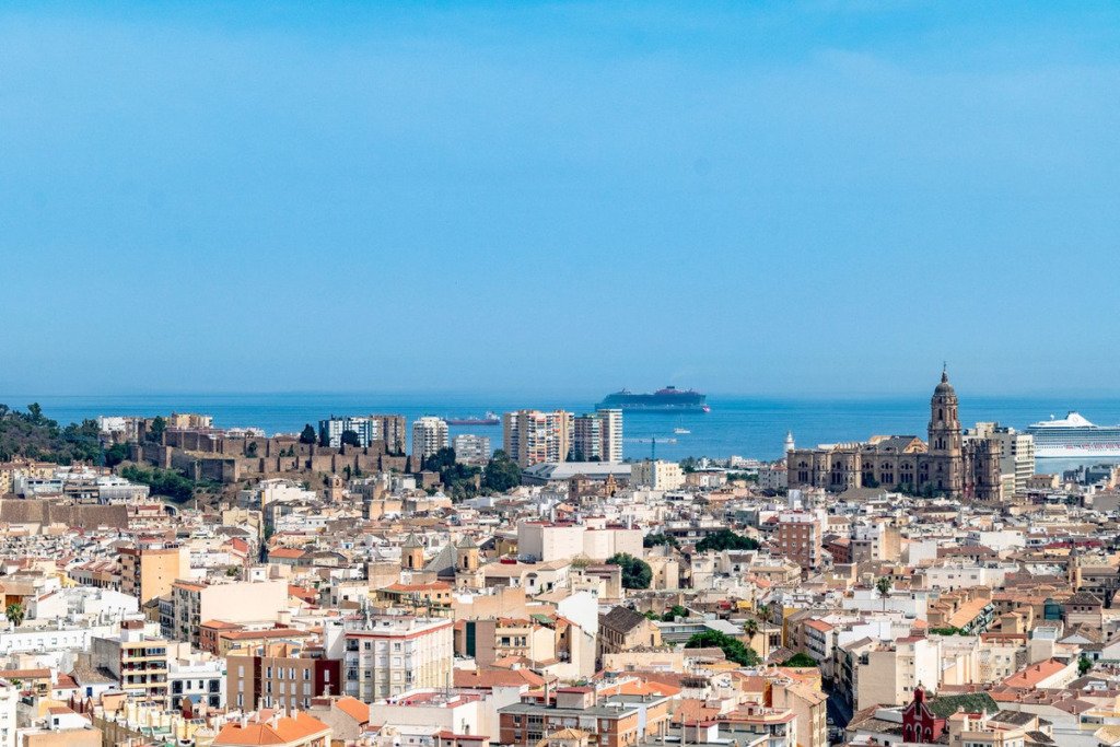 Апартамент средний этаж — Málaga