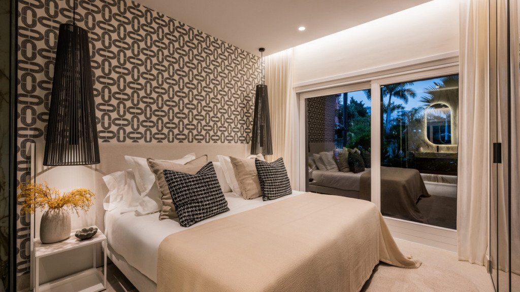 Апартамент средний этаж — Estepona