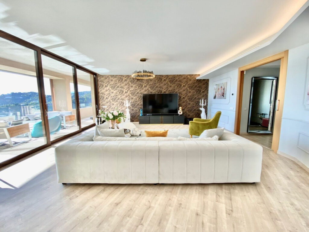 Middle Floor Apartment — Benahavís