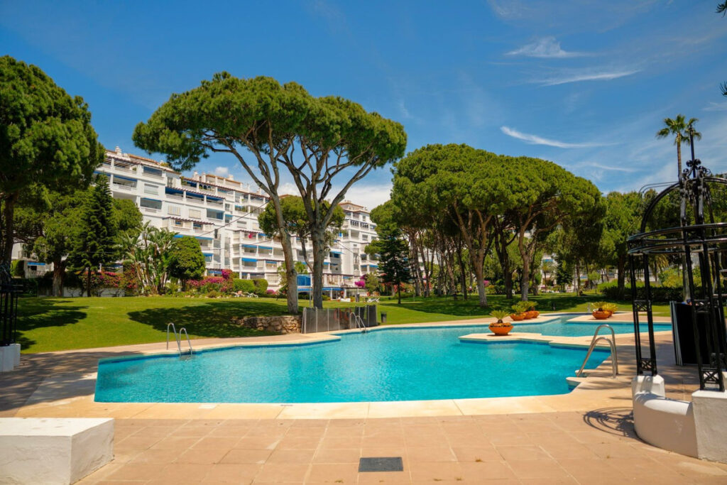 Middle Floor Apartment — Puerto Banús