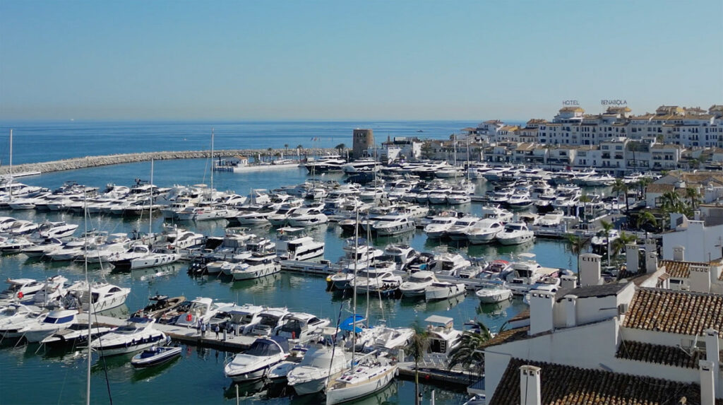 Middle Floor Apartment — Puerto Banús