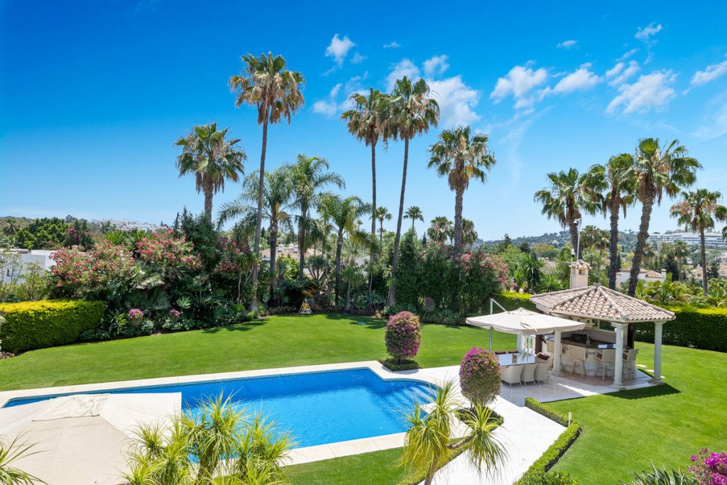 Detached Villa — Nueva Andalucía