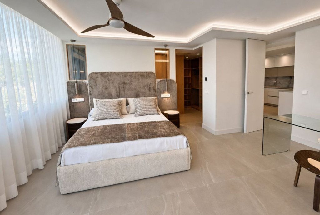 Апартамент средний этаж — Estepona