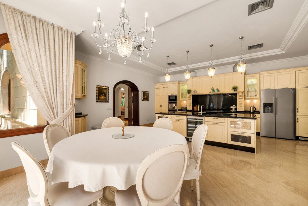 Villa – Chalet — Guadalmina Baja