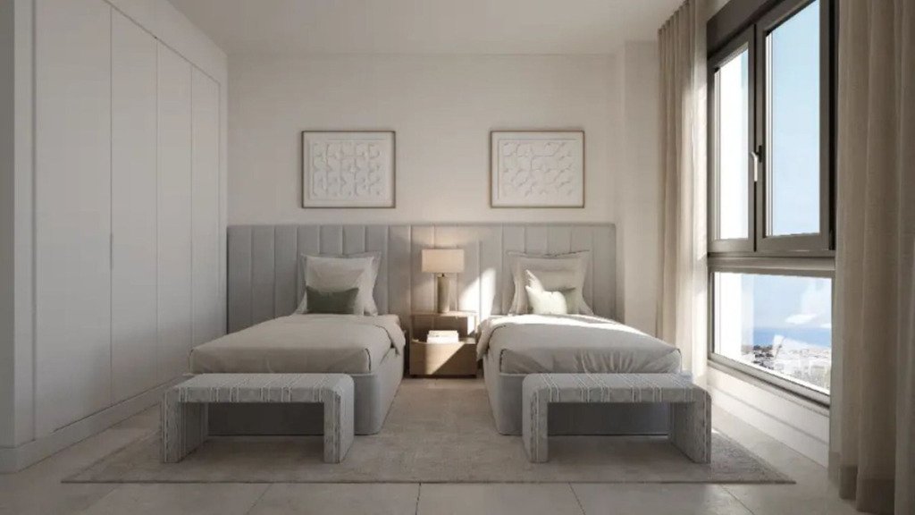 Апартамент средний этаж — Estepona
