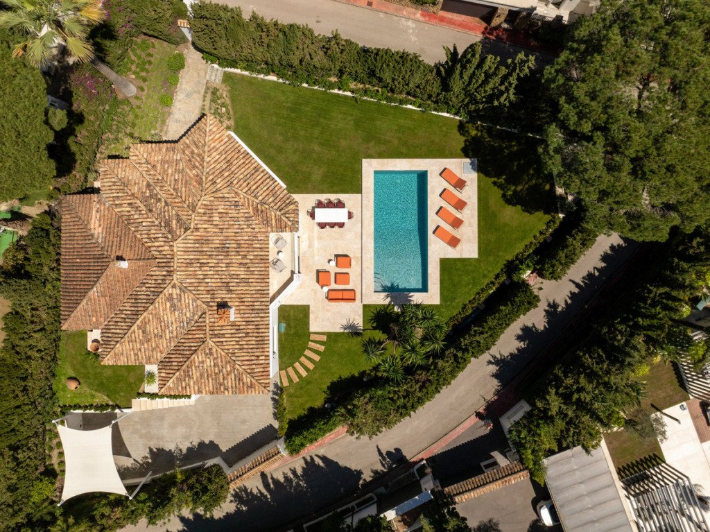 Detached Villa — Nueva Andalucía