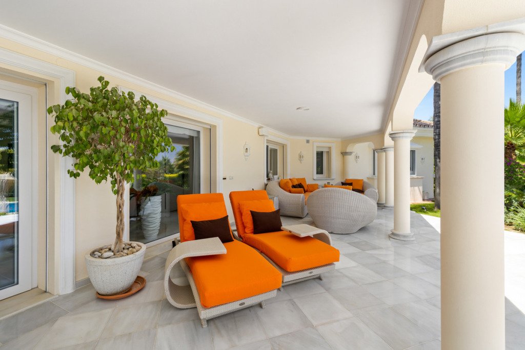 Detached Villa — Nueva Andalucía