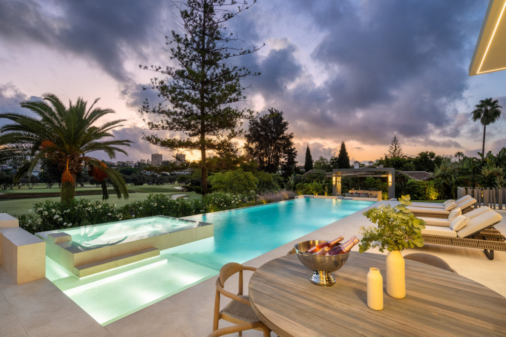 Villa – Chalet — Nueva Andalucía